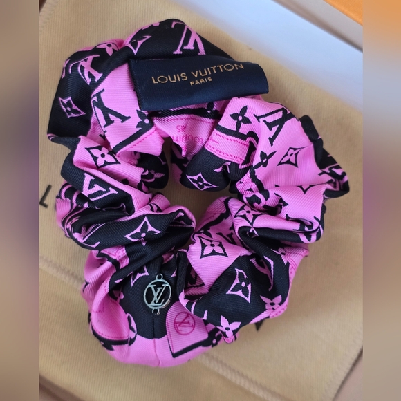 Louis Vuitton Silk Monogram Hair Scrunchie! - Picture 4 of 9